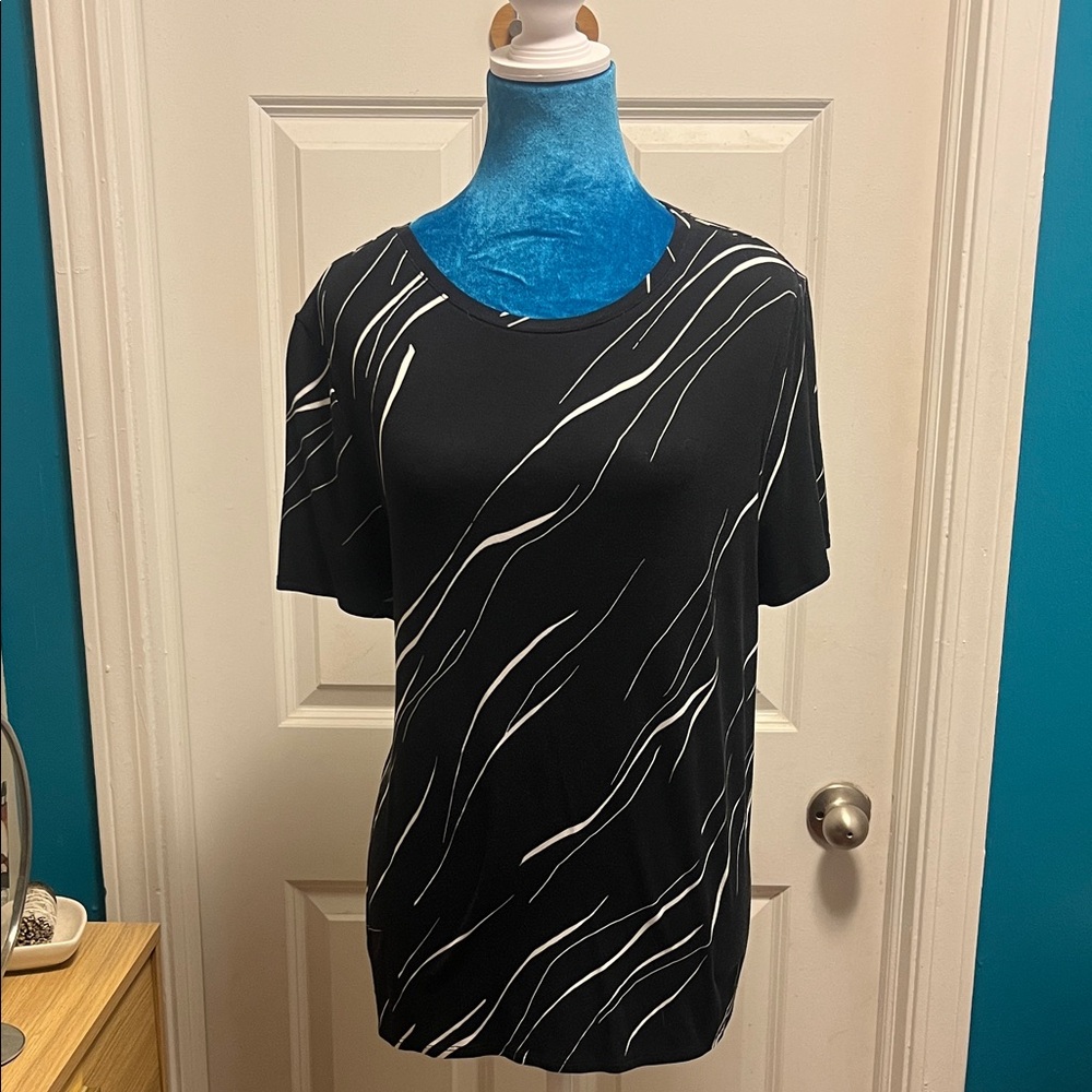 Alfani Black and White Abstract Short Sleeve Top
